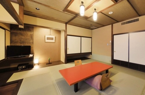 Kaminoyama House | Standard Shunsai Japanese Kaiseki Plan Renovate / Kaminoyama Yamagata
