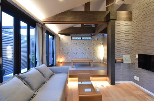 Higashiyotsugi House | ASAKUSA EAST Terrace with a small Japanese garden - ASAKUSA EAST HOUSE / Katsushika-ku Tokyo