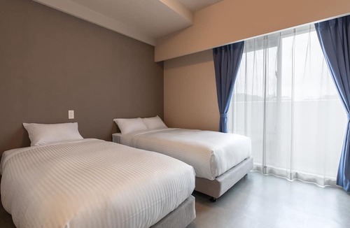 Chatan Hotel | Mr.KINJO in GRAND BLUE CHATAN