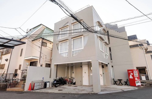Hamamatsucho House | Moon Base Tokyo Inn