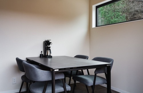 Tsuru Cabin | Building G / Tsuru Yamanashi