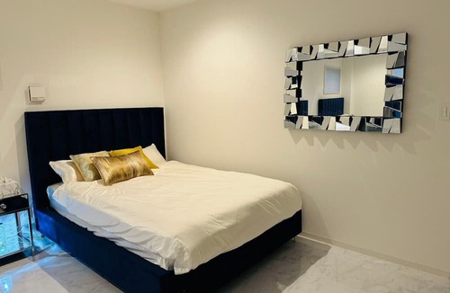 Hakata-ku Villa | New!Luxury Hills1500 sqm Superb patio Sauna BBQ Pool Parking 4 cars Pets allowed