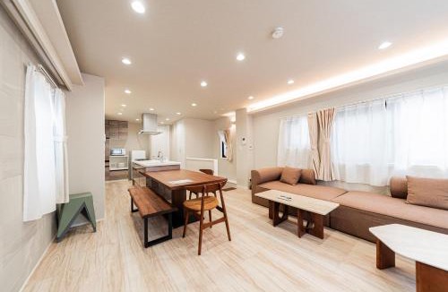 Honkomagome Villa | Promotion 東京中心 超大别墅 全新装修3层楼独栋别墅 家的感觉 4卧室1厅 最大9人Brand new 3-story detached villa with a homey feel 4rooms max 9P 近商圈 设备齐全 直达新宿 银座 涉谷 上野 表参道 品川