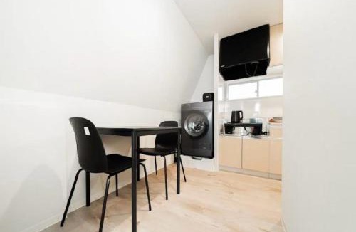 Horikiri Apartment | Alice JueQie 1minute walk to Horikiri Station ,Super convenient transportation ,Direct access to Narita Airport , Drugstore, convenience store, and shopping center downstairs
