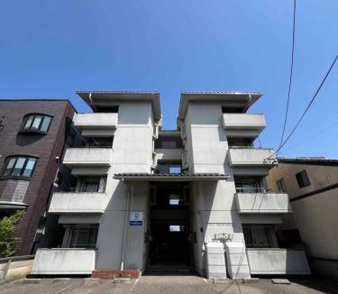 Fukui Apartment | 201号室 福井駅東口から徒歩10分 スーパーまで2分 無料駐車場有 民泊 eclat エクラ 城東 201