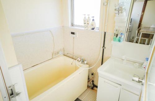 Toshima Apartment | 403Room 1 Stop from Ikebukuro Entire 35m on 4st Floor 2 Bedrooms for up to 6 Guests 3Minute Walk to Don Quijote