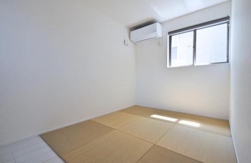 Koshigoe Apartment | Gallery SOHOー海まで5分 鎌倉のギャラリーに泊まる特別なアート体験ー