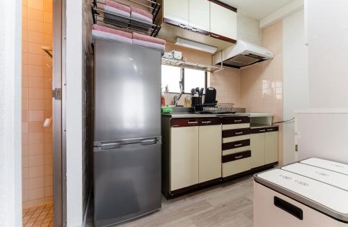 Shinbashi Apartment | SHINBASHI Station A major hub station ideal for Tokyo sightseeing Numerous restaurants and eateries surround the station Enjoy your stay on the top floor of the building without worrying about noise Elevator available
