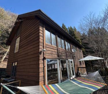 Fujikawaguchiko House | Cabin A MtFuji view, BBQ, lake Saiko 3mins, hammock, wood deck