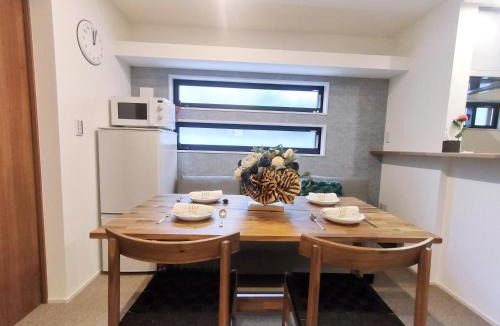 Honmachi Apartment | C3 Shibuya new hotel, 2 bedrooms and 1 living room, 7 mins to ST Max 6P 渋谷全新酒店 全新装修 两室一厅 交通中心 车站7分钟 最大6人 直达新宿 涉谷 表参道 品川 池袋 上野 代代木 银座 原宿