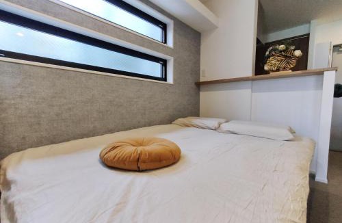 Honmachi Apartment | C1 Shibuya new hotel, 2 bedrooms and 1 living room, 7 mins to ST Max 6P 渋谷全新酒店 全新装修 两室一厅 交通中心 车站7分钟 最大6人 直达新宿 涉谷 表参道 品川 池袋 上野 代代木 银座 原宿