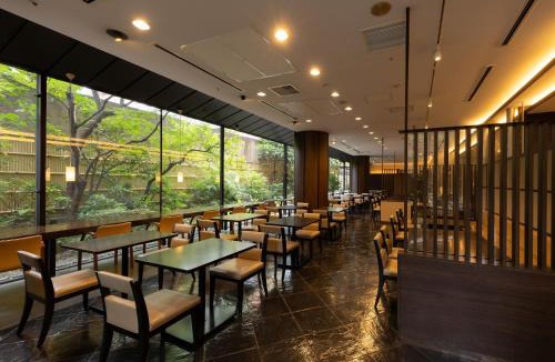 Karasumaoike Hotel | Loisir Hotel Classic Garden Kyoto Sanjo