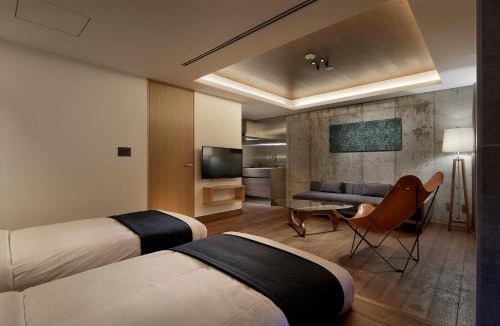Minami Hotel | 22 PIECES