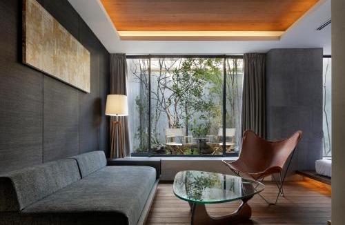 Minami Hotel | 22 PIECES