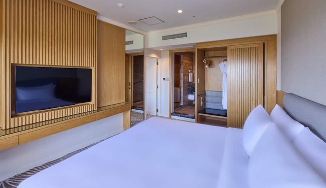 ANA Crowne Plaza Resort Okinawa Uruma Hills by IHG