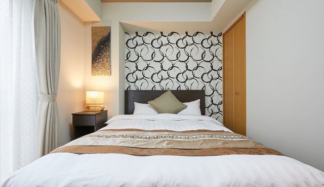 * Good location in a lively commercial area * Excellent access to tourist spots