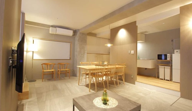 M/W HOTEL