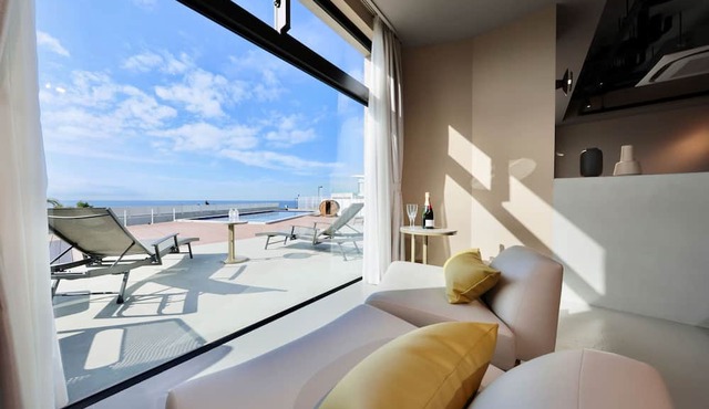 Crystal Villa SHIRARAHAMA BEACH