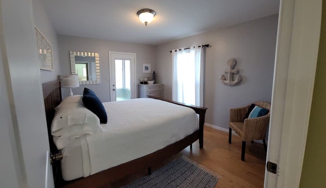 Shawnee Wine Trail Cabin on Lake, near Shawnee National Forest with Hot Tub. in Buncombe