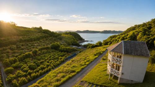 Ultra Private Off Grid Island Villa Near the Beach Mandarin Farm Setting in Bizen