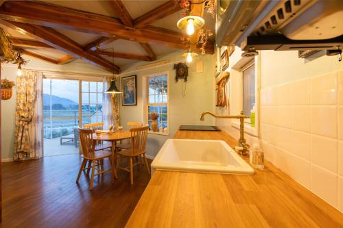 Nordic Mountain Cabin Lake Biwa
