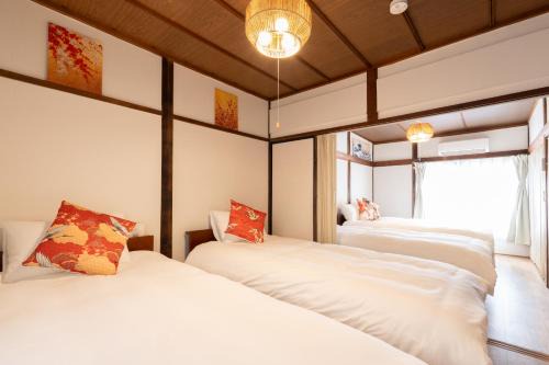 Whole House 27minutes to Osaka Namba Doutonbori 38 minutes to Nara, 60 minutes to Kansai Airport in Yao
