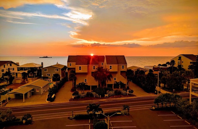 Chateaux Indian Shores 